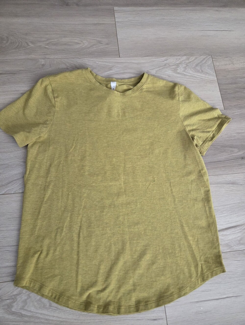 Lululemon Tee 💛